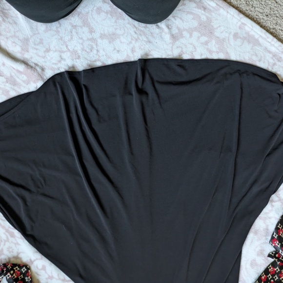 Roulette Black V-Neck Dress-Red Patterned Silky Sash-Size Medium-Cap Sleeves - Picture 9 of 11